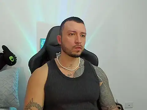 Snapshot of Dave-Max01 chatting on 24, 10, 2025 Dave-Max01 online show from 24, 10, 2025