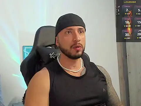 Snapshot of Dave-Max01 chatting on 15, 10, 2025 Dave-Max01 online show from 15, 10, 2025