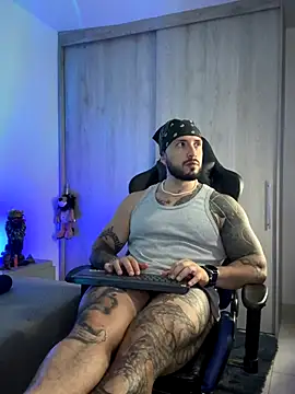 Snapshot of Dave-Max01 chatting on 25, 11, 2025 Dave-Max01 online show from 25, 11, 2025