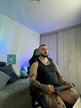 Snapshot of Dave-Max01 chatting on 17, 11, 2025 Dave-Max01 online show from 17, 11, 2025