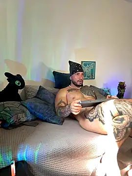 Snapshot of Dave-Max01 chatting on 11, 11, 2025 Dave-Max01 online show from 11, 11, 2025