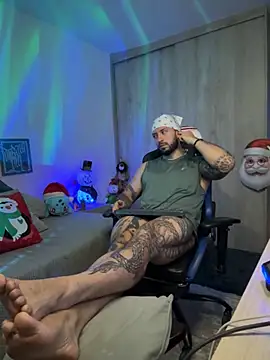 Snapshot of Dave-Max01 chatting on 28, 11, 2025 Dave-Max01 online show from 28, 11, 2025