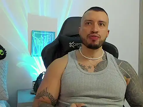 Snapshot of Dave-Max01 chatting on 28, 10, 2025 Dave-Max01 online show from 28, 10, 2025