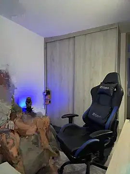 Snapshot of Dave-Max01 chatting on 26, 11, 2025 Dave-Max01 online show from 26, 11, 2025