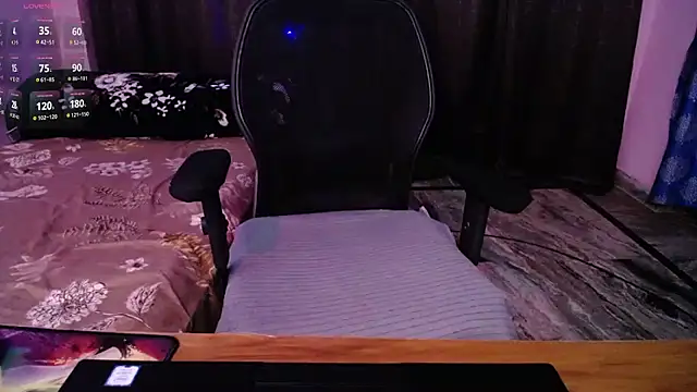 Hot Hazel online show from 22, 12, 2025