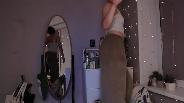 Snapshot of YourHotExSAndra chatting on 14, 10, 2025 YourHotExSAndra online show from 14, 10, 2025