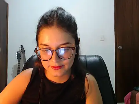 Snapshot of CarlaLorez chatting on 13, 5, 2026 CarlaLorez online show from 13, 5, 2026