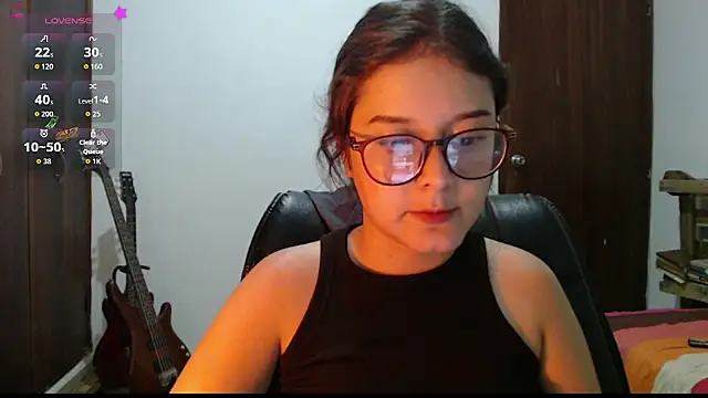 Snapshot of CarlaLorez chatting on 8, 4, 2026 CarlaLorez online show from 8, 4, 2026