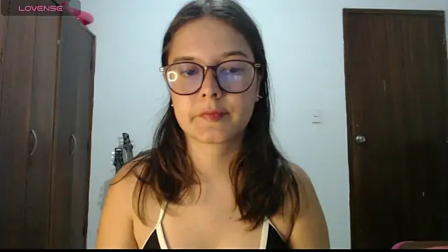 Snapshot of CarlaLorez chatting on 6, 5, 2026 CarlaLorez online show from 6, 5, 2026