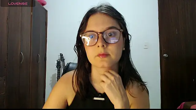 Snapshot of CarlaLorez chatting on 7, 5, 2026 CarlaLorez online show from 7, 5, 2026