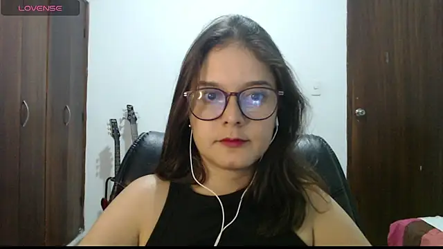 Snapshot of CarlaLorez chatting on 3, 4, 2026 CarlaLorez online show from 3, 4, 2026