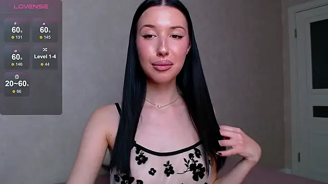 Isabella Fontana online show from 8, 10, 2025