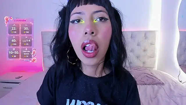 Snapshot of Nina_fox_0691 chatting on 9, 11, 2025 Nina fox 0691 online show from 9, 11, 2025