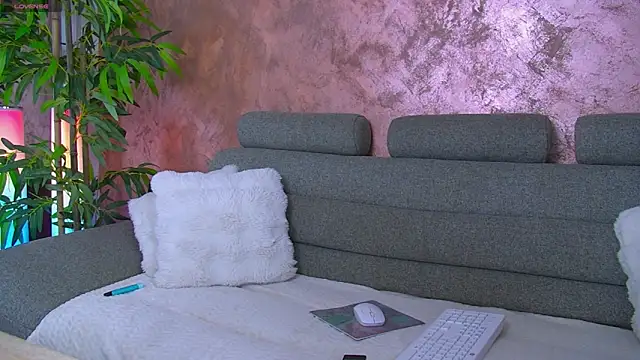 Snapshot of xo_Rebeca chatting on 13, 10, 2025 xo Rebeca online show from 13, 10, 2025