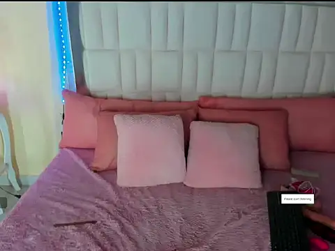 LunaaBlaze online show from 7, 11, 2025