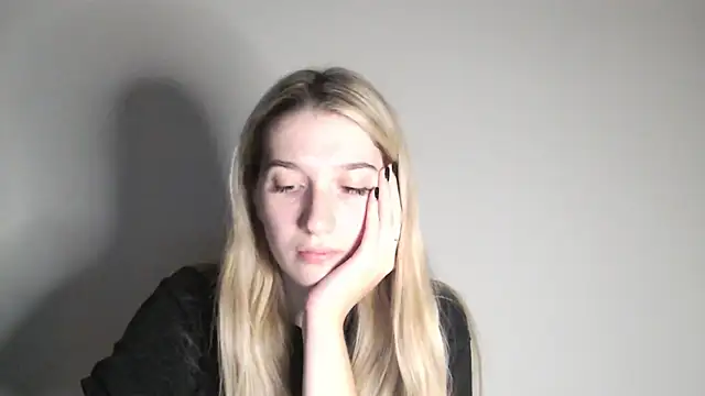 Snapshot of Lucyreeel_ chatting on 13, 10, 2025 Lucyreeel online show from 13, 10, 2025