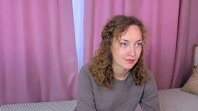 Snapshot of LorraineMann chatting on 9, 10, 2025 LorraineMann online show from 9, 10, 2025