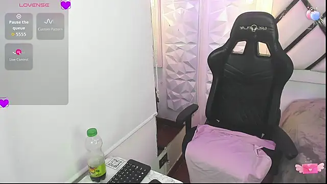 emmy rosse  online show from 10, 11, 2025