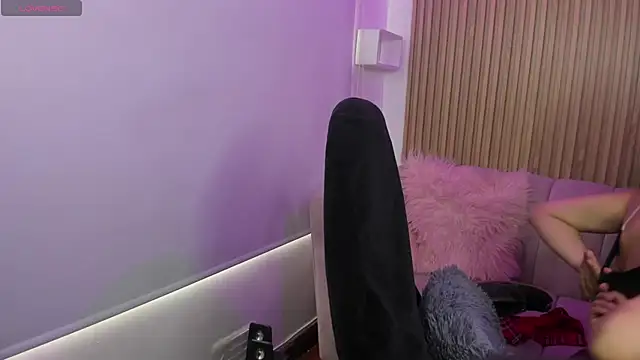 emmy rosse  online show from 24, 11, 2025