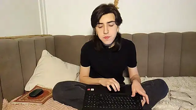JesseEstrella online show from 7, 10, 2025