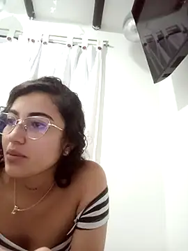 Snapshot of Camila-marinn chatting on 19, 10, 2025 Camila-marinn online show from 19, 10, 2025