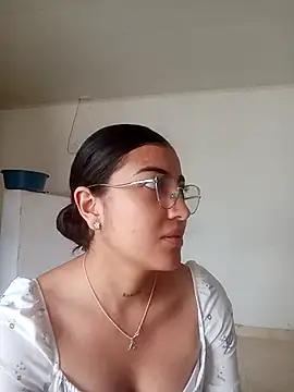 Snapshot of Camila-marinn chatting on 17, 10, 2025 Camila-marinn online show from 17, 10, 2025
