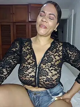 karla-bruni online show from 14, 11, 2025