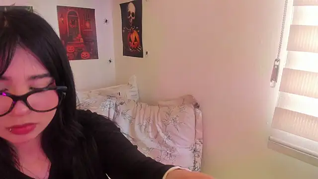 Lilith salvatoree online show from 15, 10, 2025