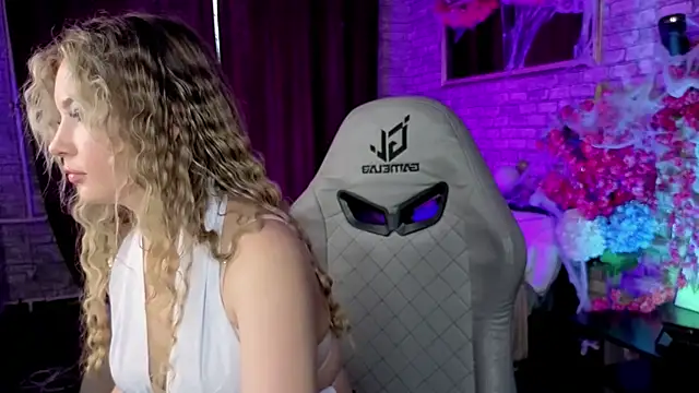  BellaClark online show from 22, 10, 2025