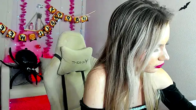  BellaClark online show from 2, 11, 2025