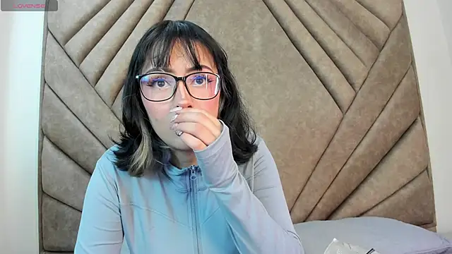 Mythical Girl online show from 16, 10, 2025