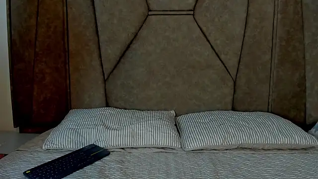 Mythical Girl online show from 26, 11, 2025