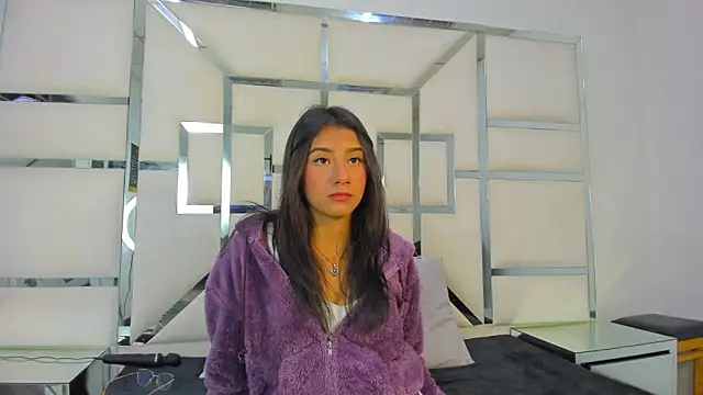 Snapshot of Mia_clark18 chatting on 10, 10, 2025 Mia clark18 online show from 10, 10, 2025