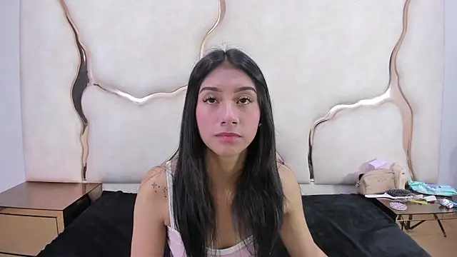 Snapshot of Mia_clark18 chatting on 4, 12, 2025 Mia clark18 online show from 4, 12, 2025