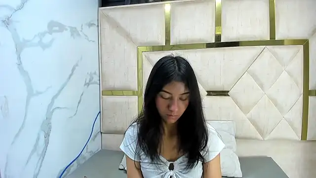 Snapshot of Mia_clark18 chatting on 15, 11, 2025 Mia clark18 online show from 15, 11, 2025