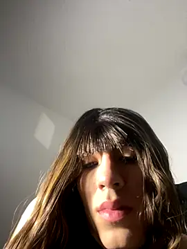 SiaraRealist online show from 15, 11, 2025