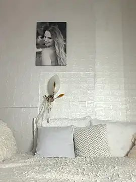 Snapshot of MIRAA_LUV chatting on 25, 10, 2025 MIRAA LUV online show from 25, 10, 2025