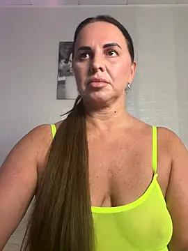 Snapshot of MIRAA_LUV chatting on 22, 10, 2025 MIRAA LUV online show from 22, 10, 2025