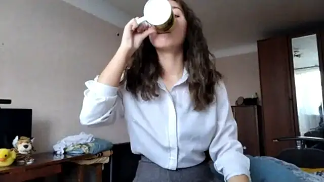 MiaLovelyOne online show from 7, 10, 2025
