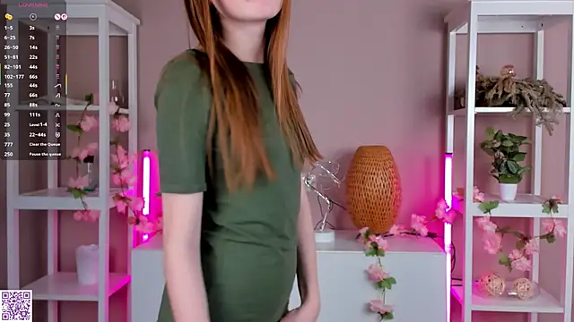 Snapshot of LittleCutieSandy chatting on 22, 10, 2025 LittleCutieSandy online show from 22, 10, 2025