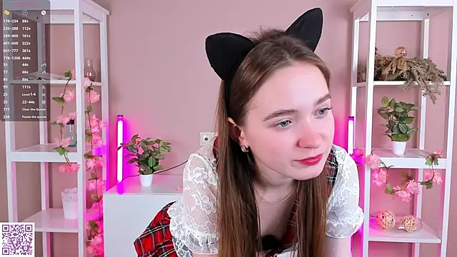 Snapshot of LittleCutieSandy chatting on 4, 11, 2025 LittleCutieSandy online show from 4, 11, 2025