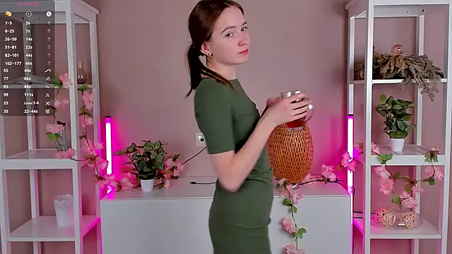 Snapshot of LittleCutieSandy chatting on 17, 10, 2025 LittleCutieSandy online show from 17, 10, 2025