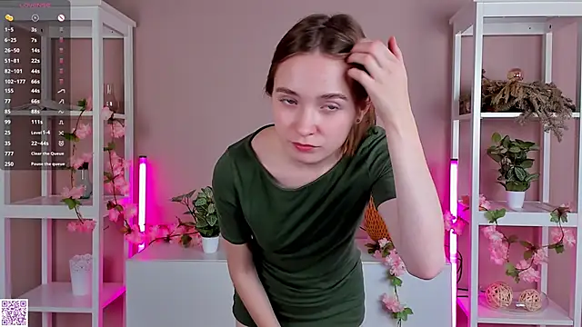 Snapshot of LittleCutieSandy chatting on 28, 10, 2025 LittleCutieSandy online show from 28, 10, 2025