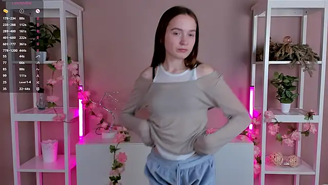 Snapshot of LittleCutieSandy chatting on 12, 10, 2025 LittleCutieSandy online show from 12, 10, 2025