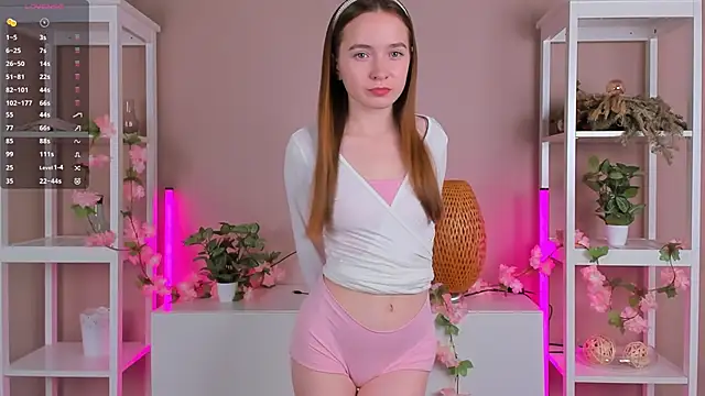 Snapshot of LittleCutieSandy chatting on 18, 10, 2025 LittleCutieSandy online show from 18, 10, 2025