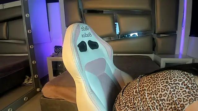 Violeta js online show from 3, 12, 2025