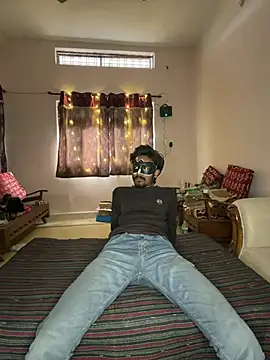 Lovebirdss online show from 3, 2, 2026