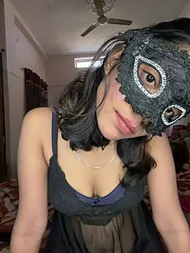 Lovebirdss online show from 23, 2, 2026