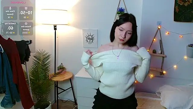 Kira2Kiss online show from 9, 11, 2025