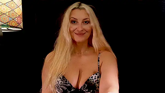 LeticiaReys online show from 1, 11, 2025